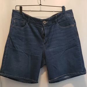 Jean Shorts by Relativity, Size 18